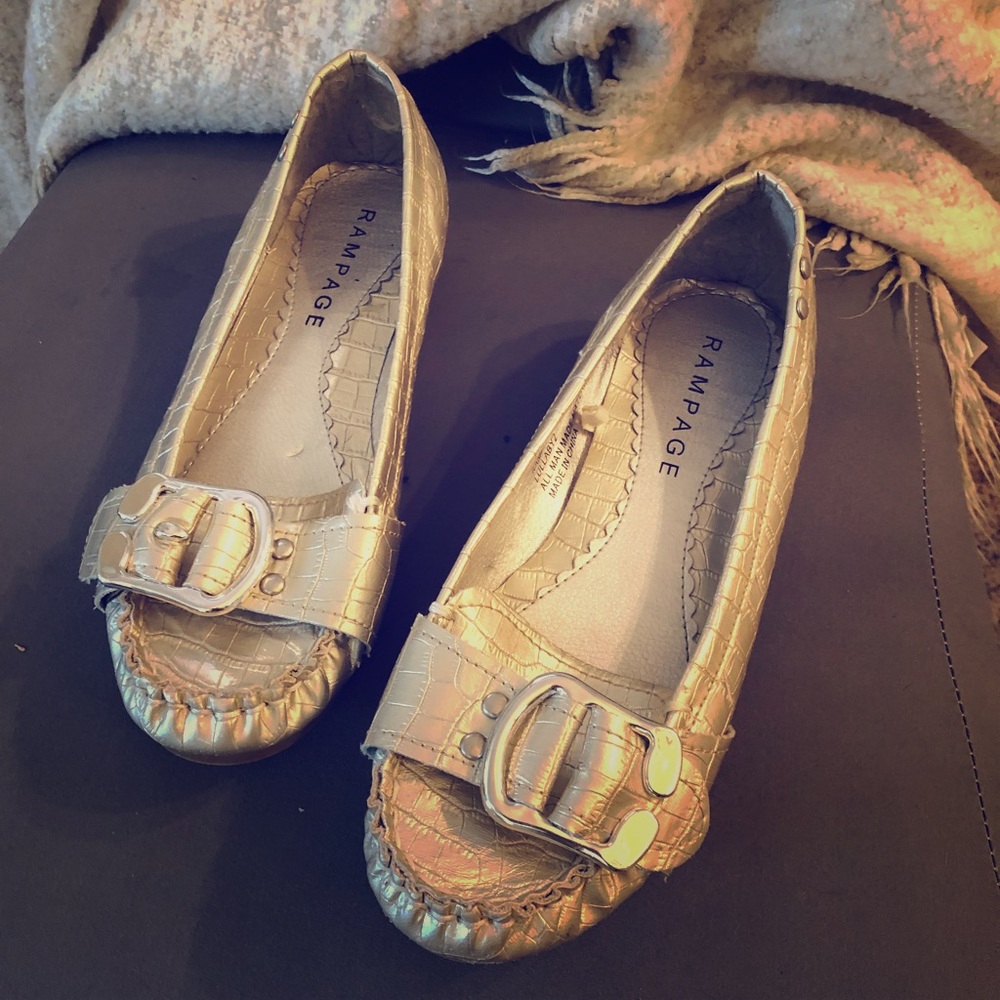 Women’s faux skin flats with buckle